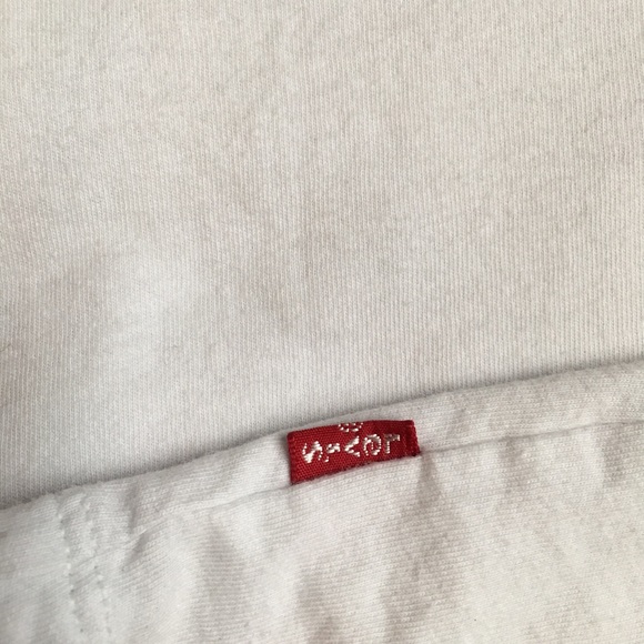 Levi’s Tee Shirt - Picture 4 of 5